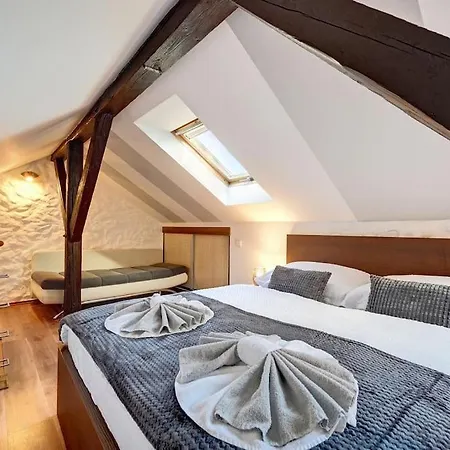 Apartment Velky 3-loznicovy Byt 8 Karlin